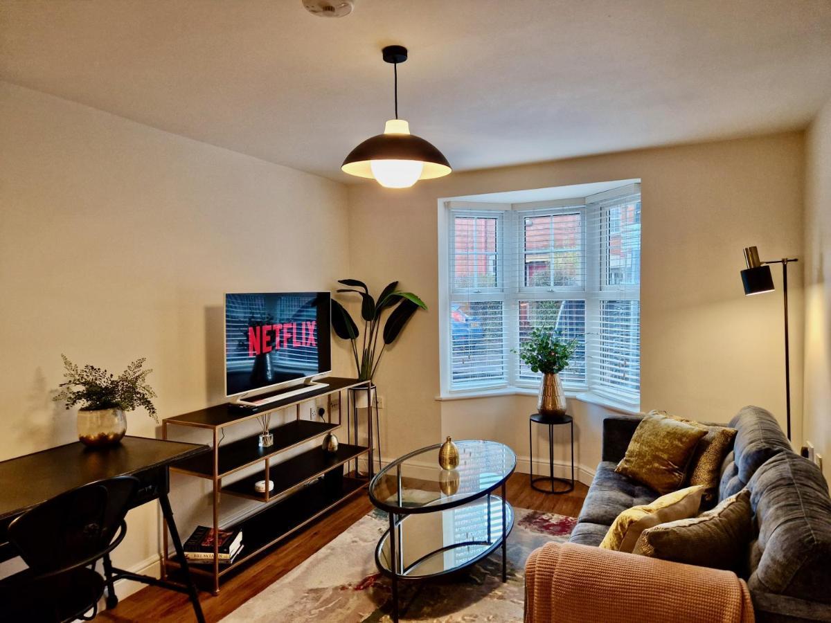 Stylish Luxury Serviced Apartment Next To City Centre With Free Parking - Contractors & Relocators Coventry Exterior foto